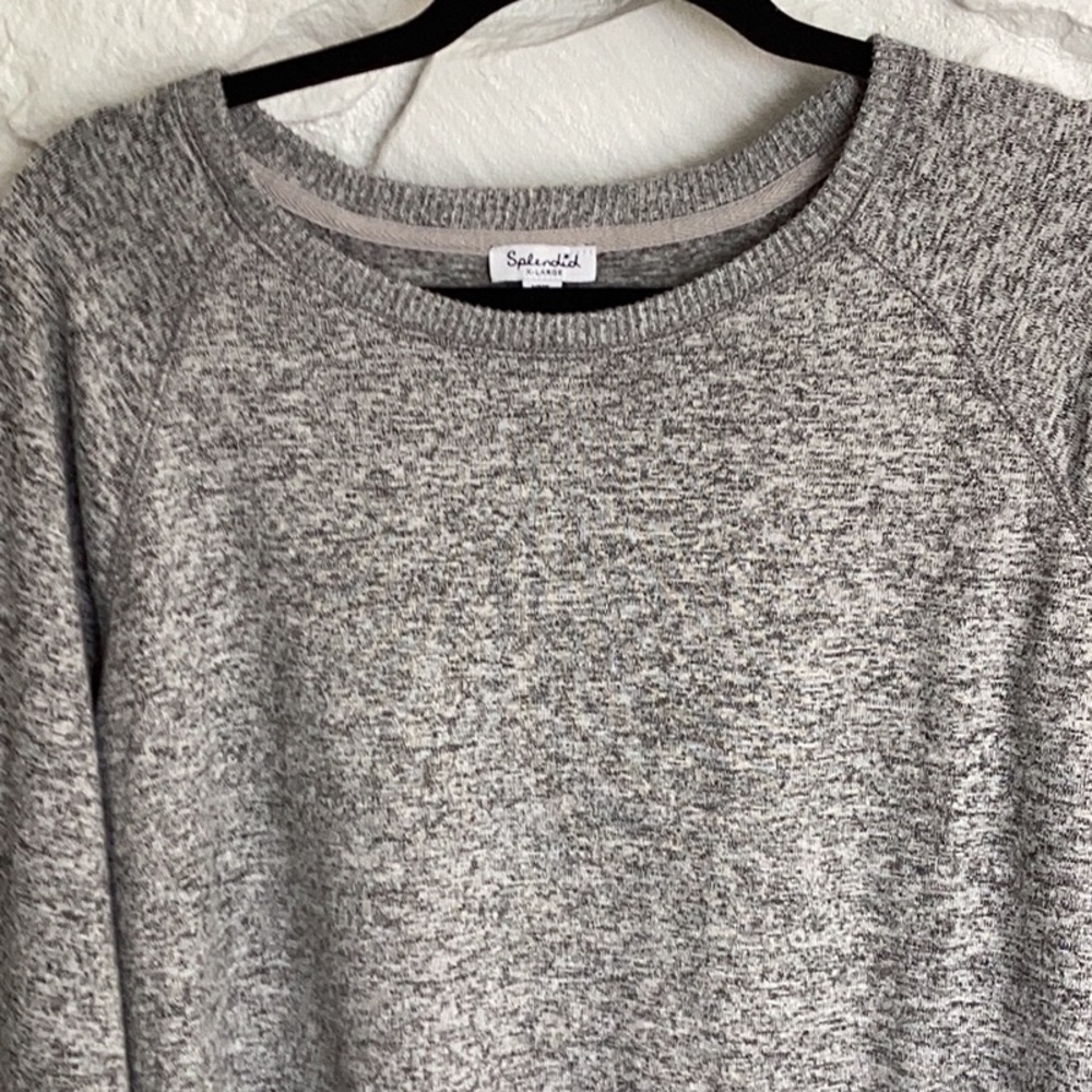 Splendid Heather Gray super soft stretchy long sleeve, shirt tail hem knit top